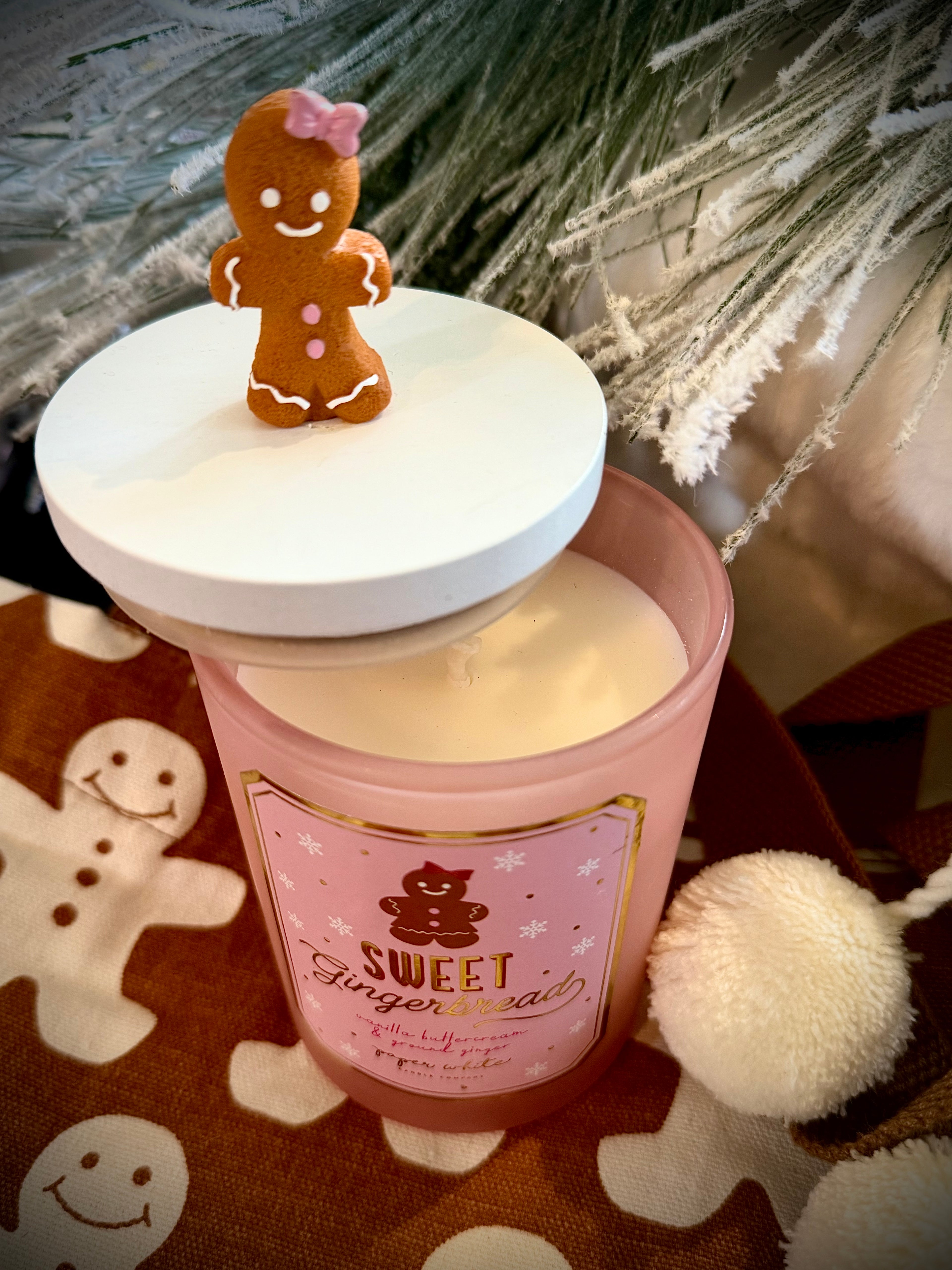 Holiday Candle – Sweet Gingerbread Scent (8oz)