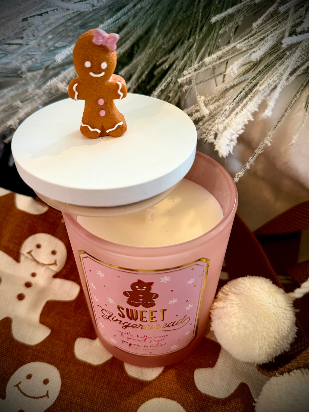 Holiday Candle – Sweet Gingerbread Scent (8oz)